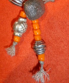 collier_orange_fimo_metal_finition4.jpg