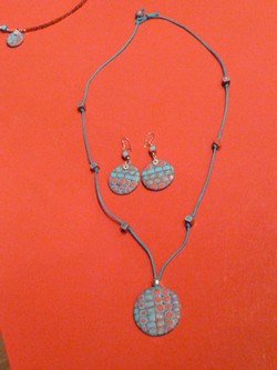 collier_rouge_turquoise_t_mini002.jpg collier_rouge_turquoise_t_mini002.jpg
